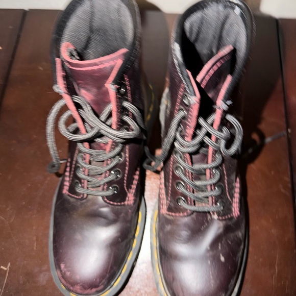 Dr. Martens Women’s 1460 Leather Boots Size 6M - Picture 8 of 8